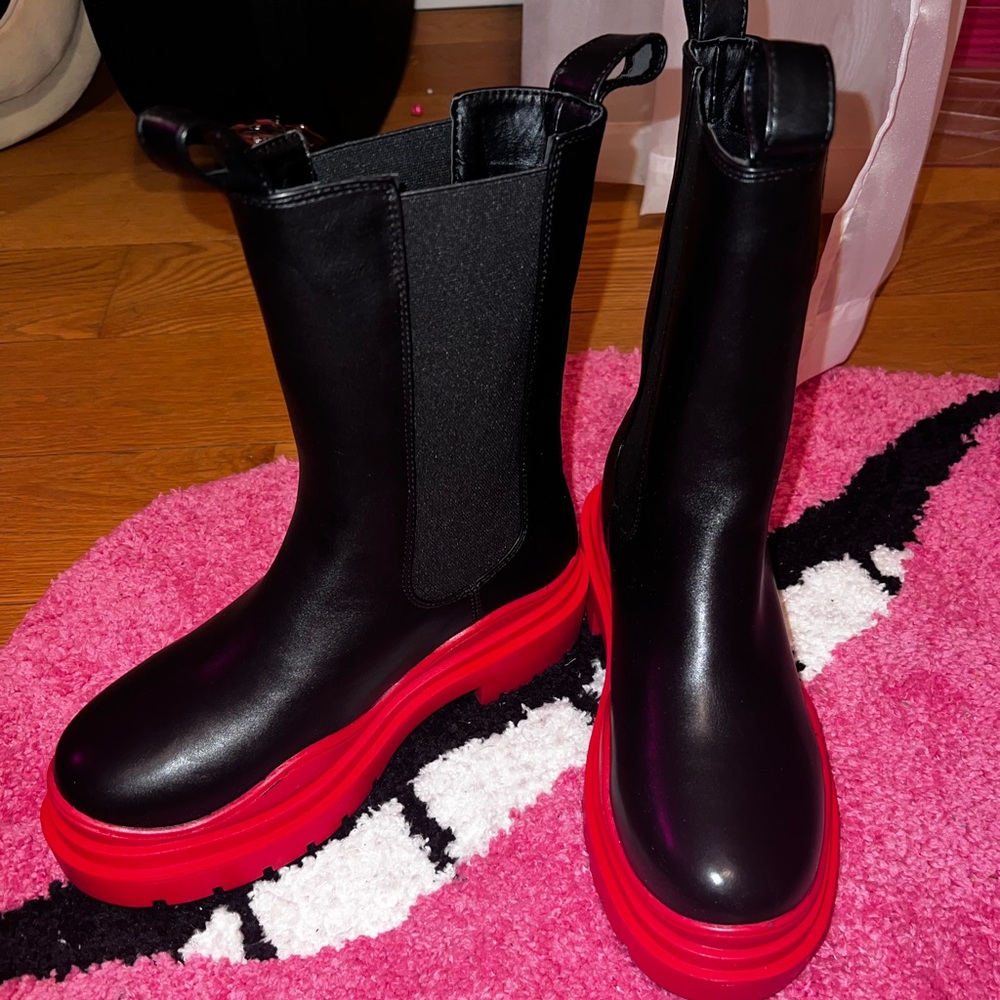 BRAND NEW BOOTS size 8.5